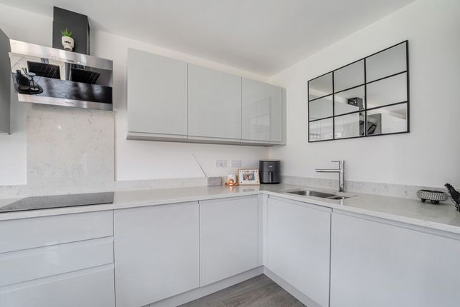 37, Staithes Drive, West Yorkshire photo 4
