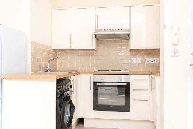 Flat Flat 3, 9, Westerham Road, Bournemouth photo 5