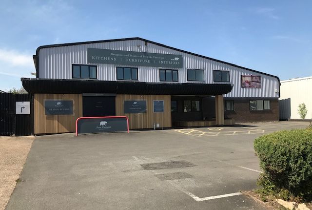 Retail premises to let in Avenue Farm Road, Stratford Upon Avon