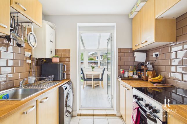 15 Shrewsbury Road, Carshalton photo 4