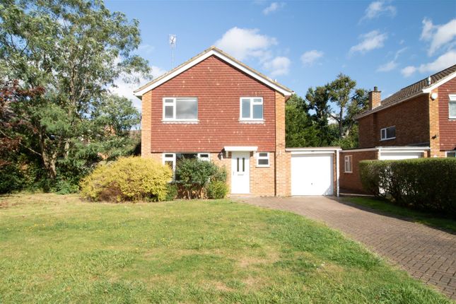 Detached house to rent in Orchard Gardens, Cranleigh