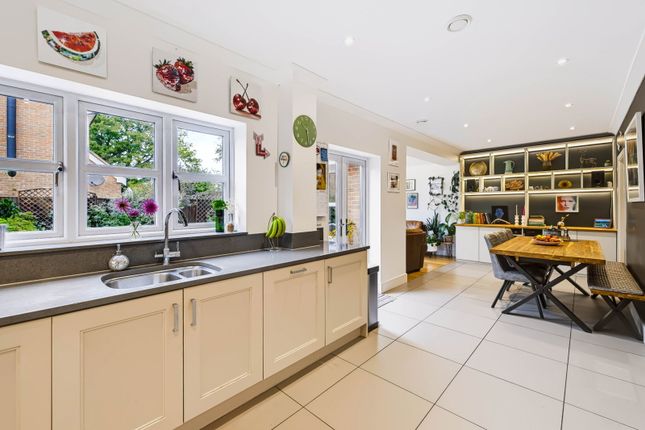 29, Windmill Lane, East Grinstead photo 2
