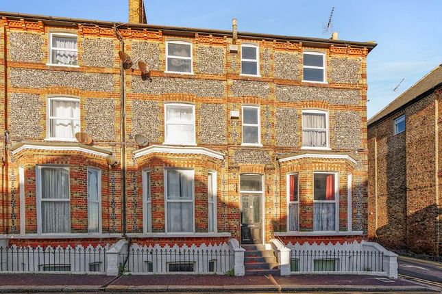 Flat for sale in Flat 6, 2 Chandos Square, Sandringham Court, Broadstairs, Kent