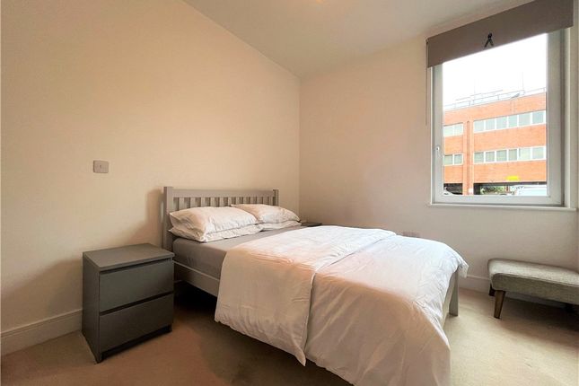 Flat 3, Venture House, 42, London Road, Surrey photo 4