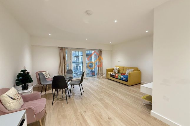Flat 53 Fairbank House, 13 Beaufort Square, London photo 3