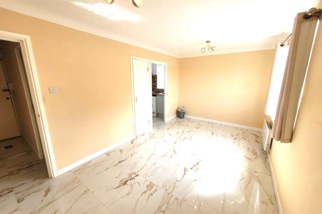 39, SLOUGH photo 3