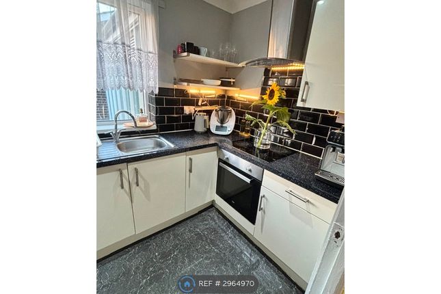 Eynsham Drive, Abbeywood, London photo 5
