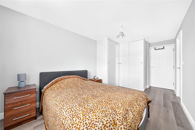 Flat 37, Ashton Court, 2, Connington Crescent, London photo 4