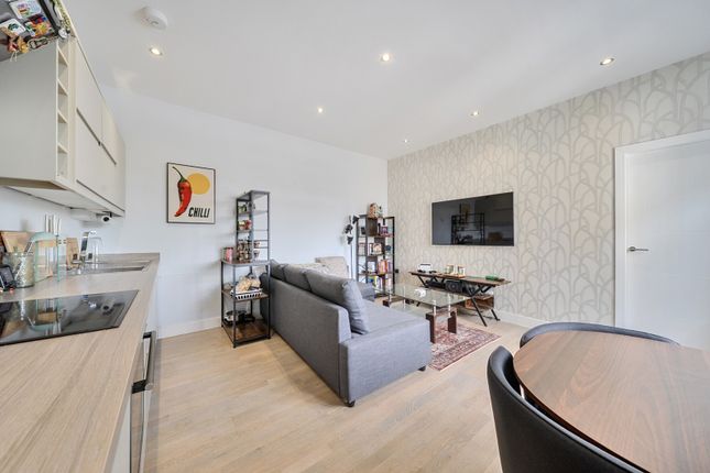 Flat 3, Tranquil Mews, 121, St. Johns Hill, Kent photo 3