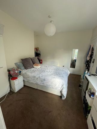Room to rent in Totteridge Road, High Wycombe