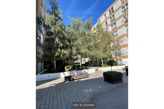 Flat, Napier House Bromyard Avenue, London photo 4