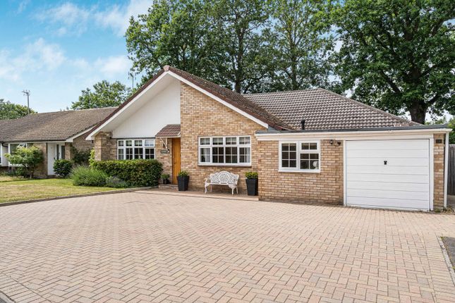 4-bed house on 5, Darvel Close, Surrey, £899,500
