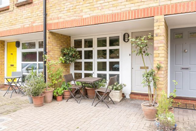 Thumbnail Town house to rent in Eagle Mews, London