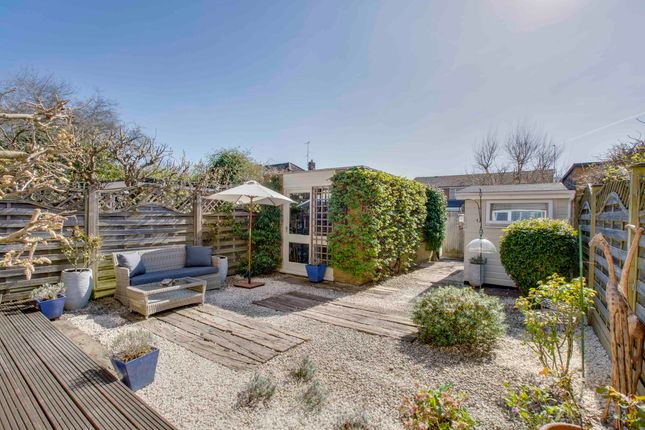 7 Eastern Drive, Bourne End photo 3