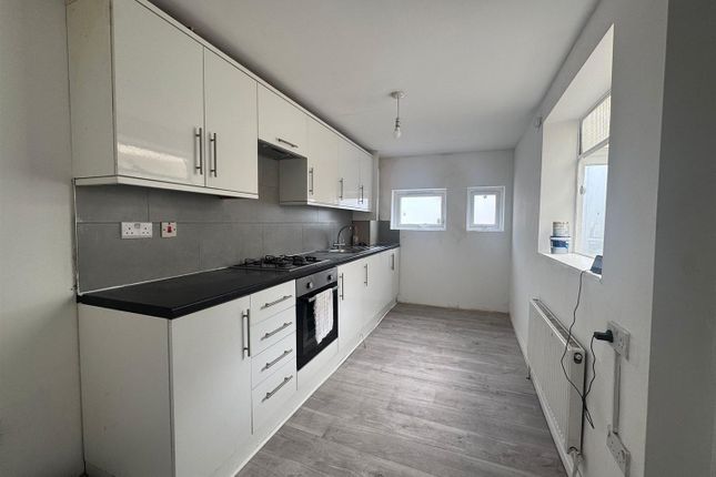 33, Frampton Road, Potters Bar photo 2