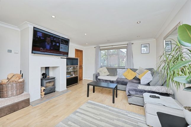 27, Hillside, Marham photo 3