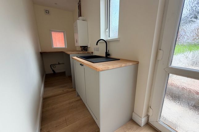 23, Ash Grove, Neath photo 4