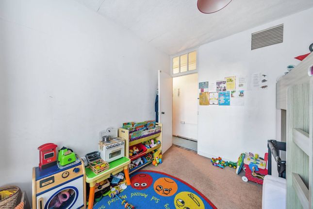 Flat for sale in Clarence Road, Hackney, London