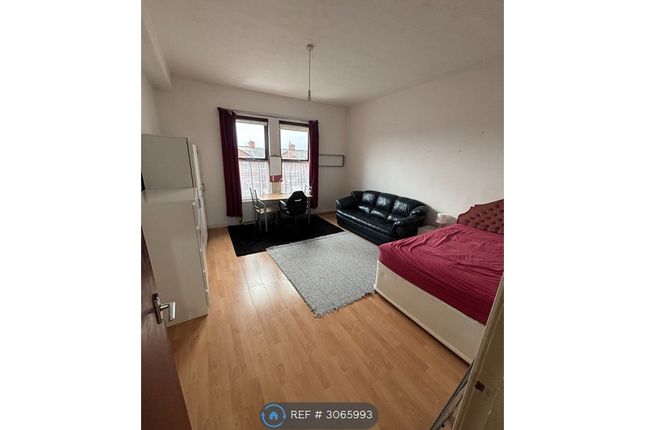Flat, Moss Lane East, Manchester photo 2