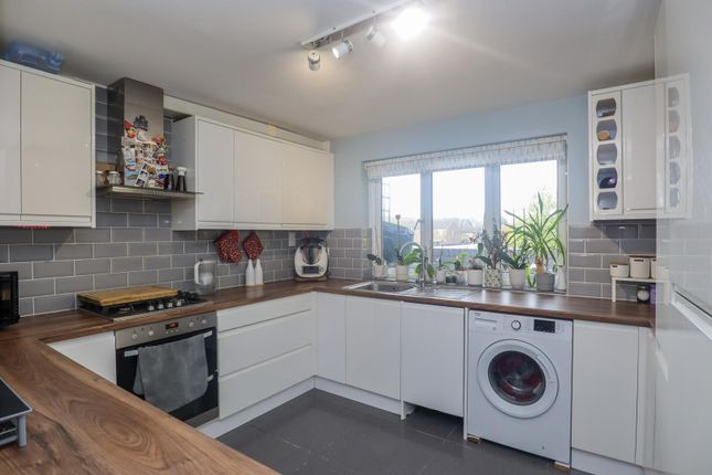 75, Olley Close, Wallington photo 4