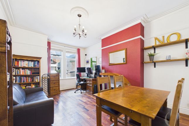 37 Vespasian Avenue, South Shields photo 3