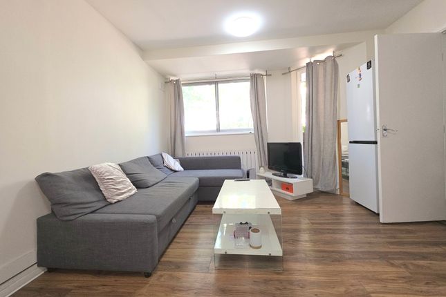 43 Sherborne Court, Cromwell Road, London photo 3