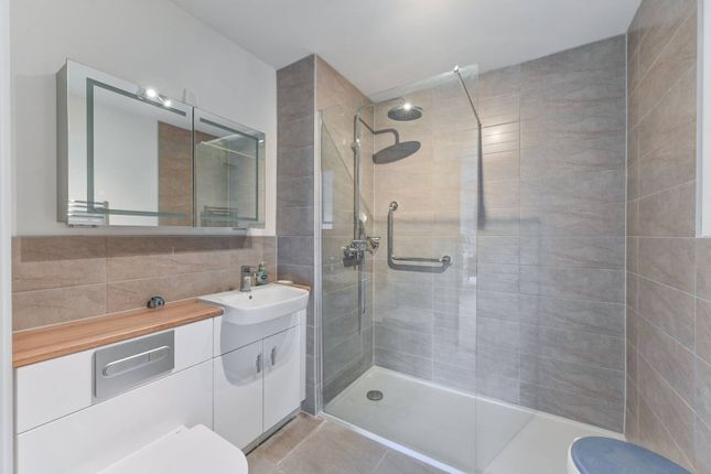 Flat for sale in Beulah Hill, Upper Norwood, London