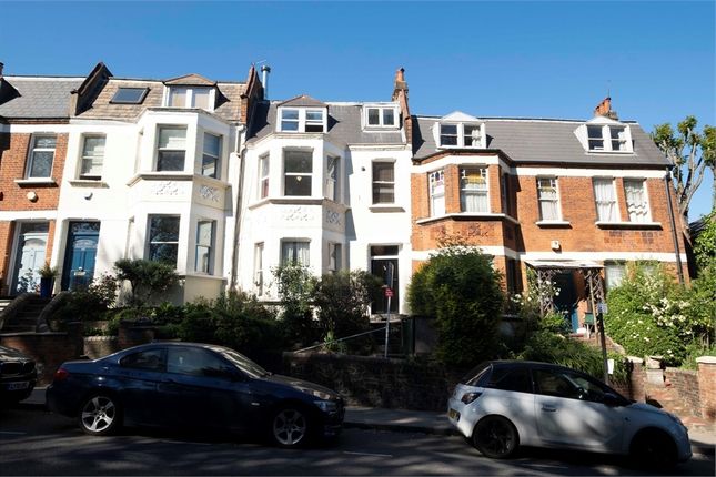 2 bed flat for sale in Highgate Hill, London N19