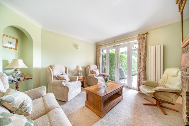 32, Apers Avenue, Surrey photo 3