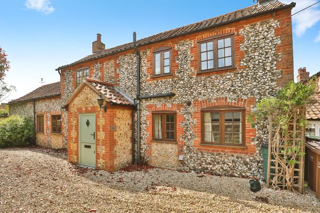 2-bed house on Honeysuckle Cottage, Blacketts Yard, The Street, King's Lynn, £150,000
