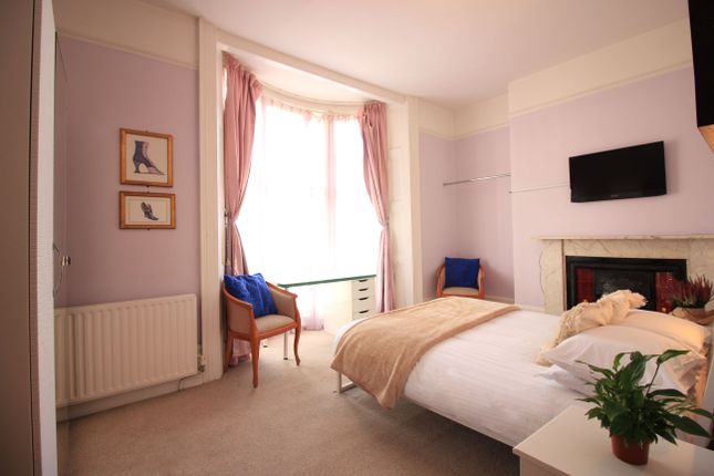 30, Hove photo 4