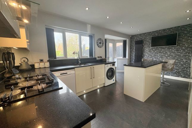 17, Sweetbriar Way, Cannock photo 4