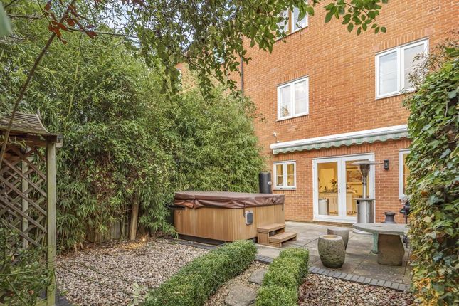 Terraced house to rent in Jericho, Oxford