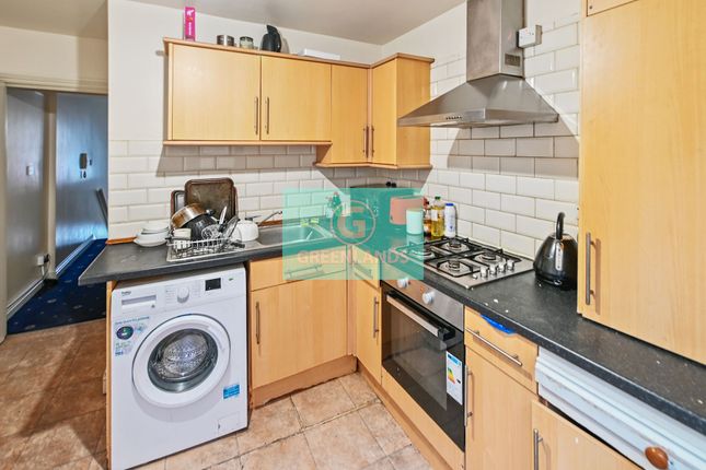 A 270, Bethnal Green Road, London photo 2