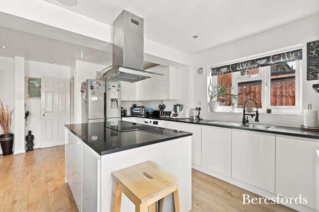 8, Eastern Avenue, South Ockendon photo 3