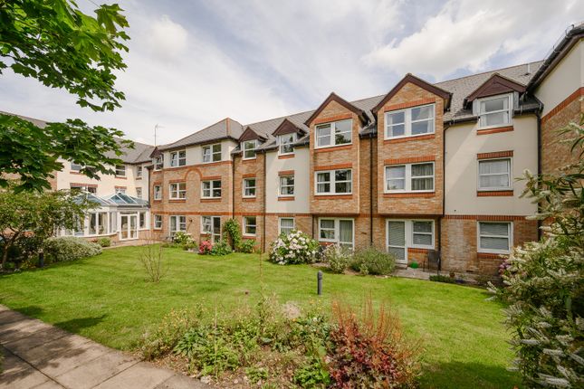 Flat for sale in Queens Road, Wimbledon, London