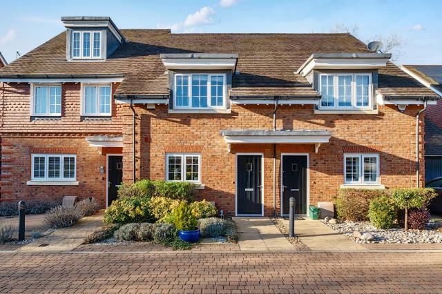 3-bed house on 8, Elmfield Close, Fleet, £475,000