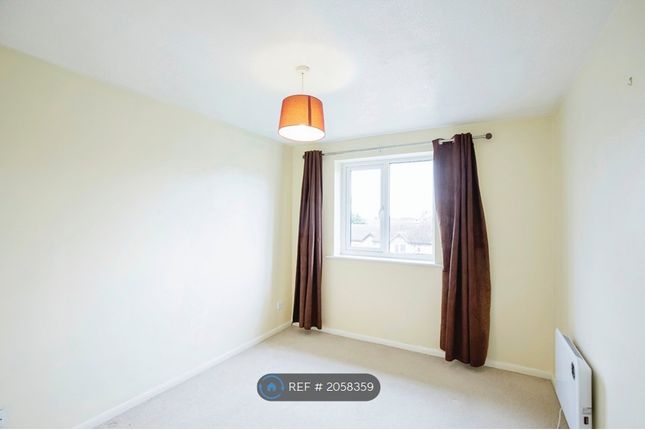 Flat to rent in Burnham Gate, Slough