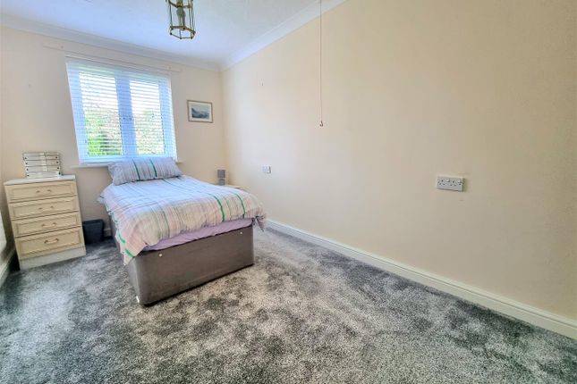 Flat for sale in Maxime Court, Sketty, Swansea