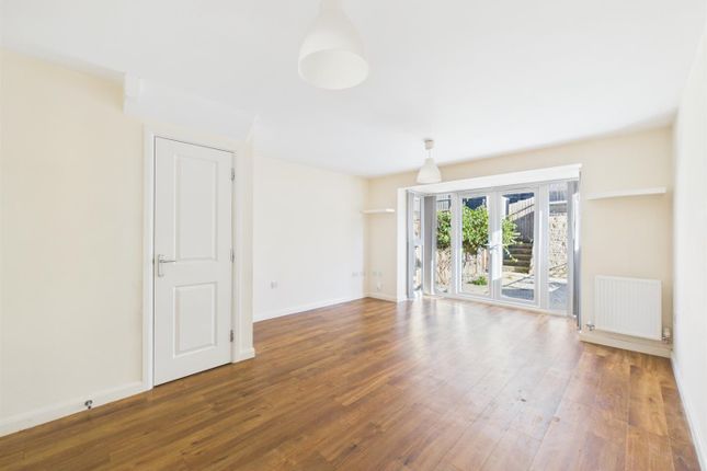 351, Queen Elizabeth Road, Nuneaton photo 2