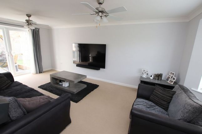 2, Bevers Way, Holton-Le-Clay photo 3