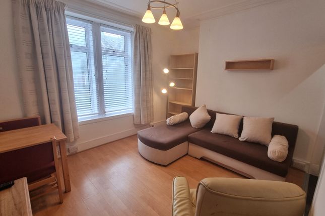 Flat to rent in Victoria Road, Torry, Aberdeen
