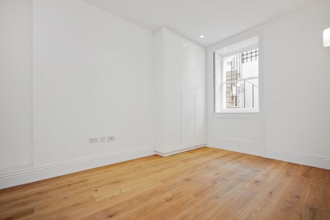 Flat to rent in Devonshire Place, London