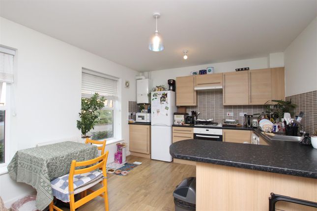 57, Chaucer Grove, Exeter photo 4