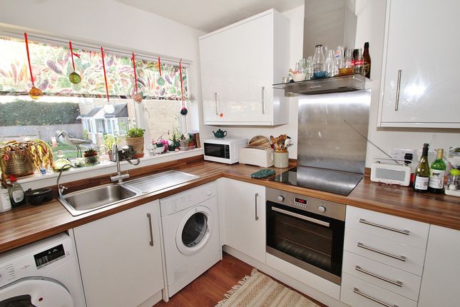 33, Knott Oaks, Combe photo 3
