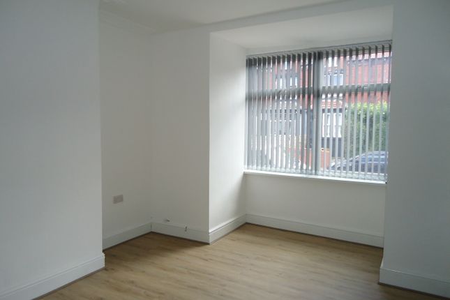 14, Cross Flatts Drive, Leeds photo 2