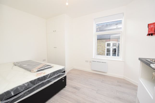 Flat to rent in Room 4, Bushey Hall Road, Bushey, Hertfordshire