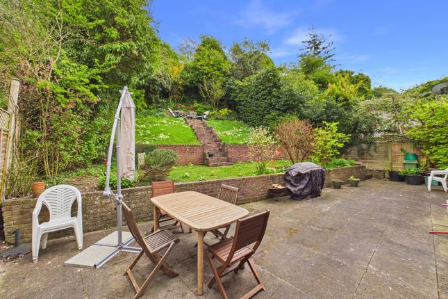 10, Hillside, Buckinghamshire photo 3
