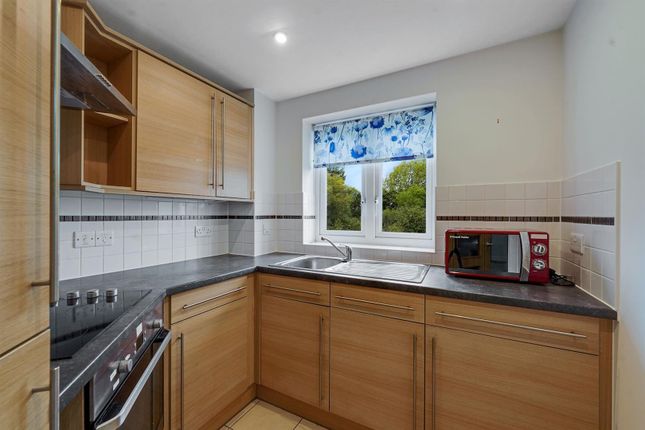 34 Tythe Court, 141 White Hart Lane, Romford photo 2
