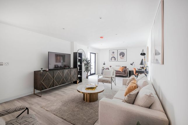 Flat for sale in Stiles West, Colliers Wood